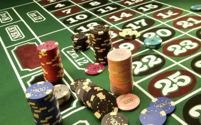Multi-sport dashboard showing Liga 1 and live casino options